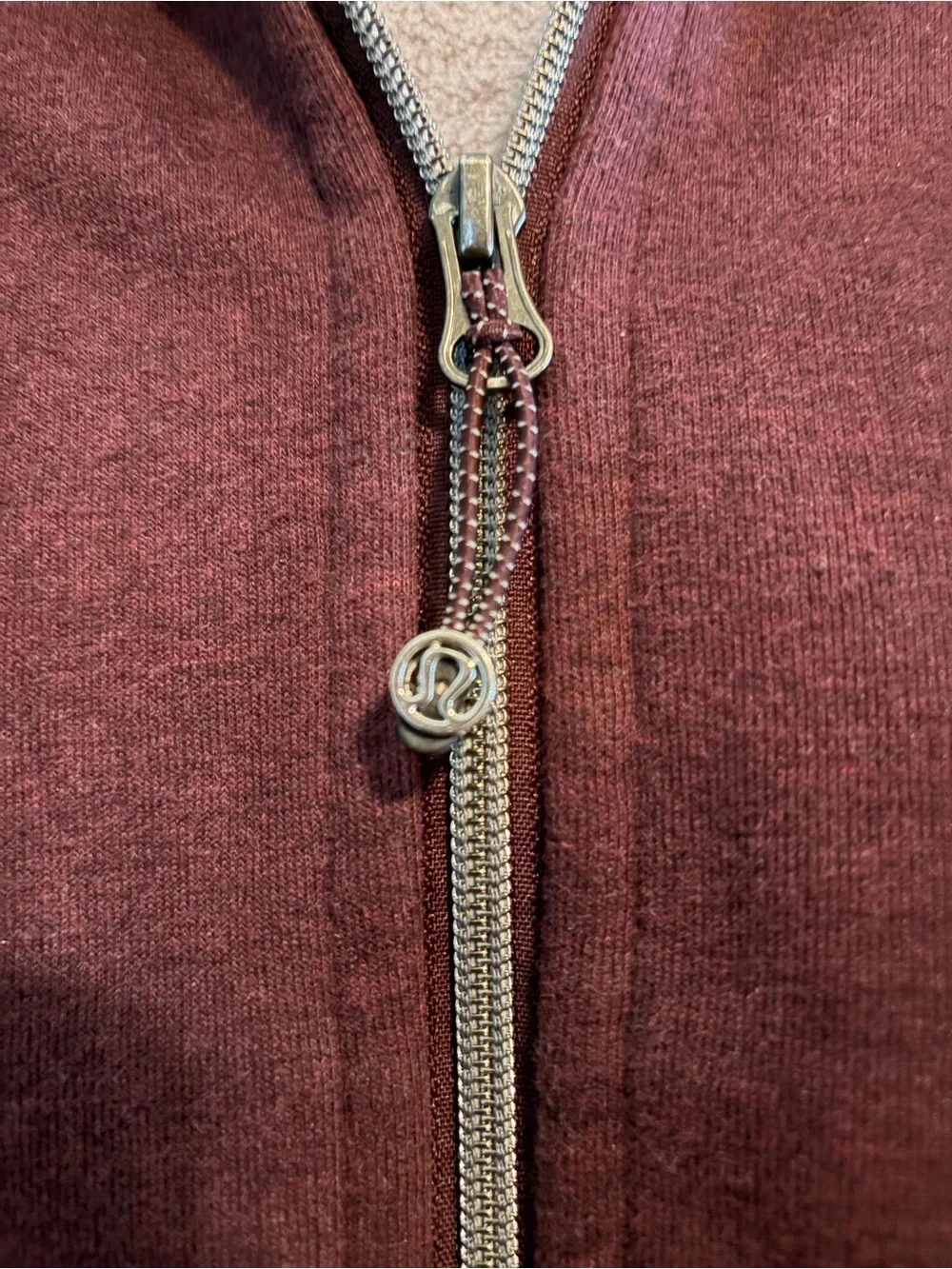 Lululemon Scuba III OG Maroon Burgandy Sz 8 EUC